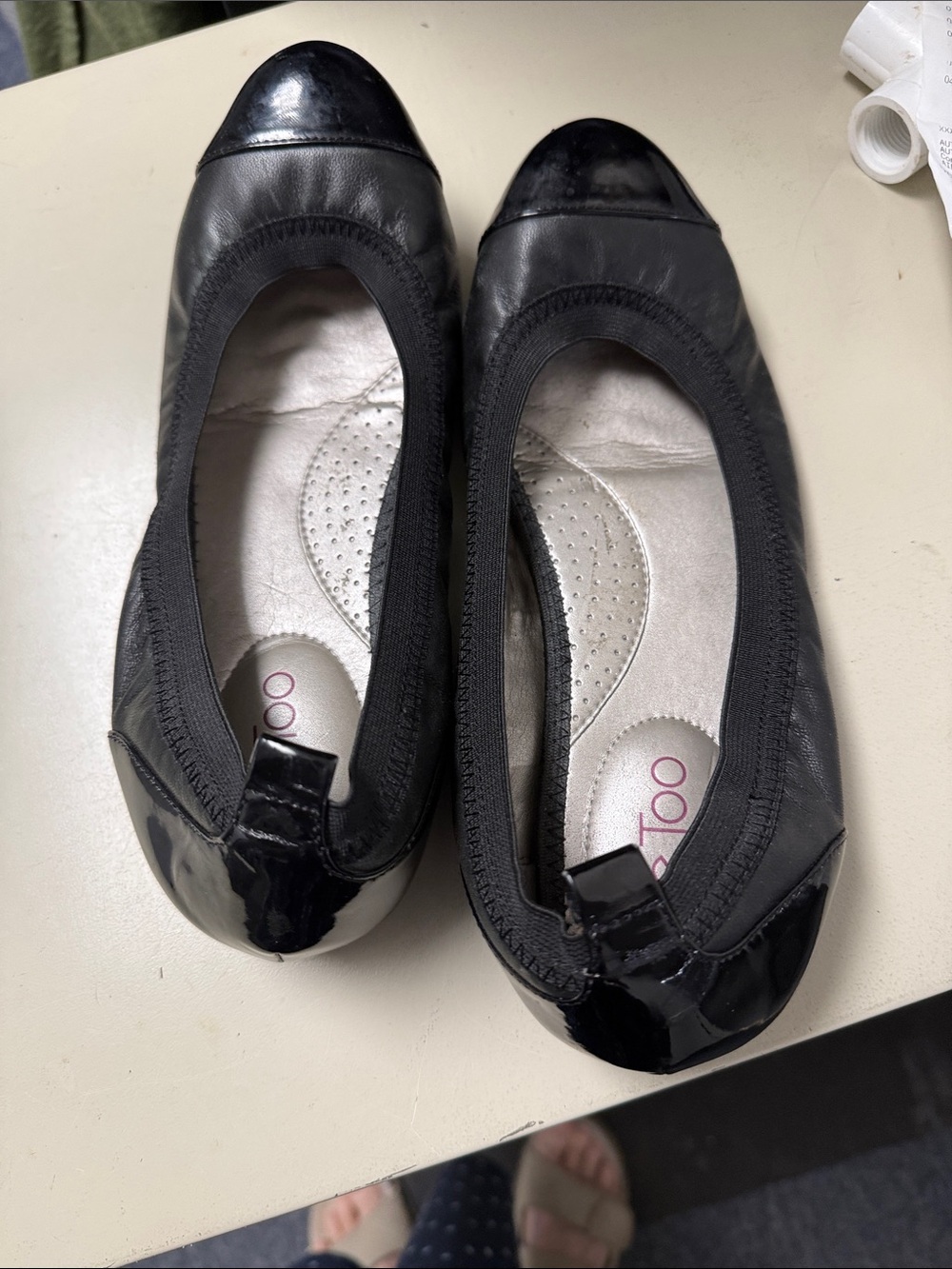 me too Black Leather Ballet Flats with Patent Cap-Toe